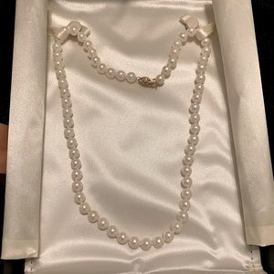 Pearl necklace with 14k gold clasp